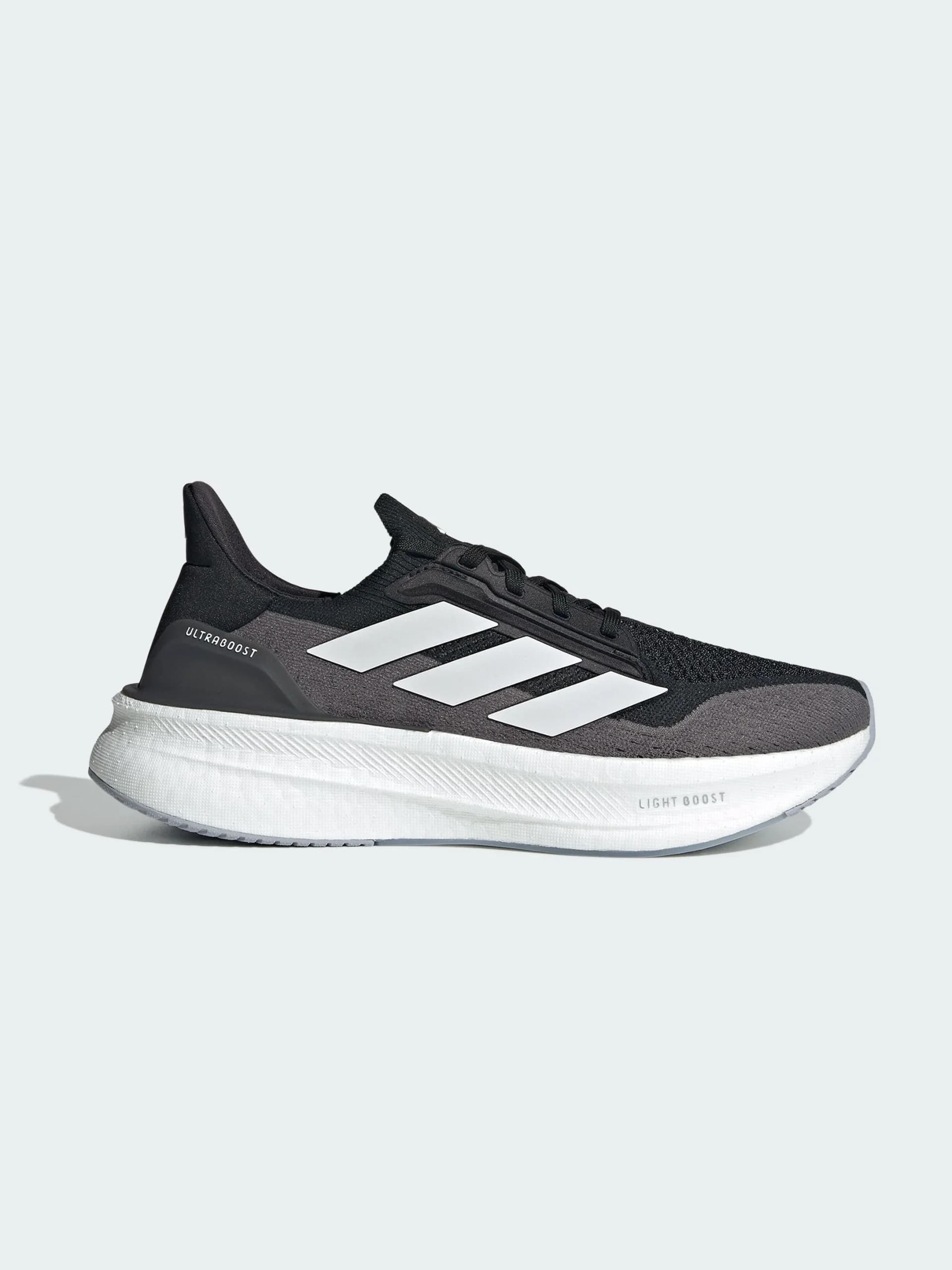 Variante de color core black / cloud white / carbon